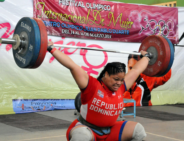 Saladín Llena de Gloria al Implantar Records en Halterofilia