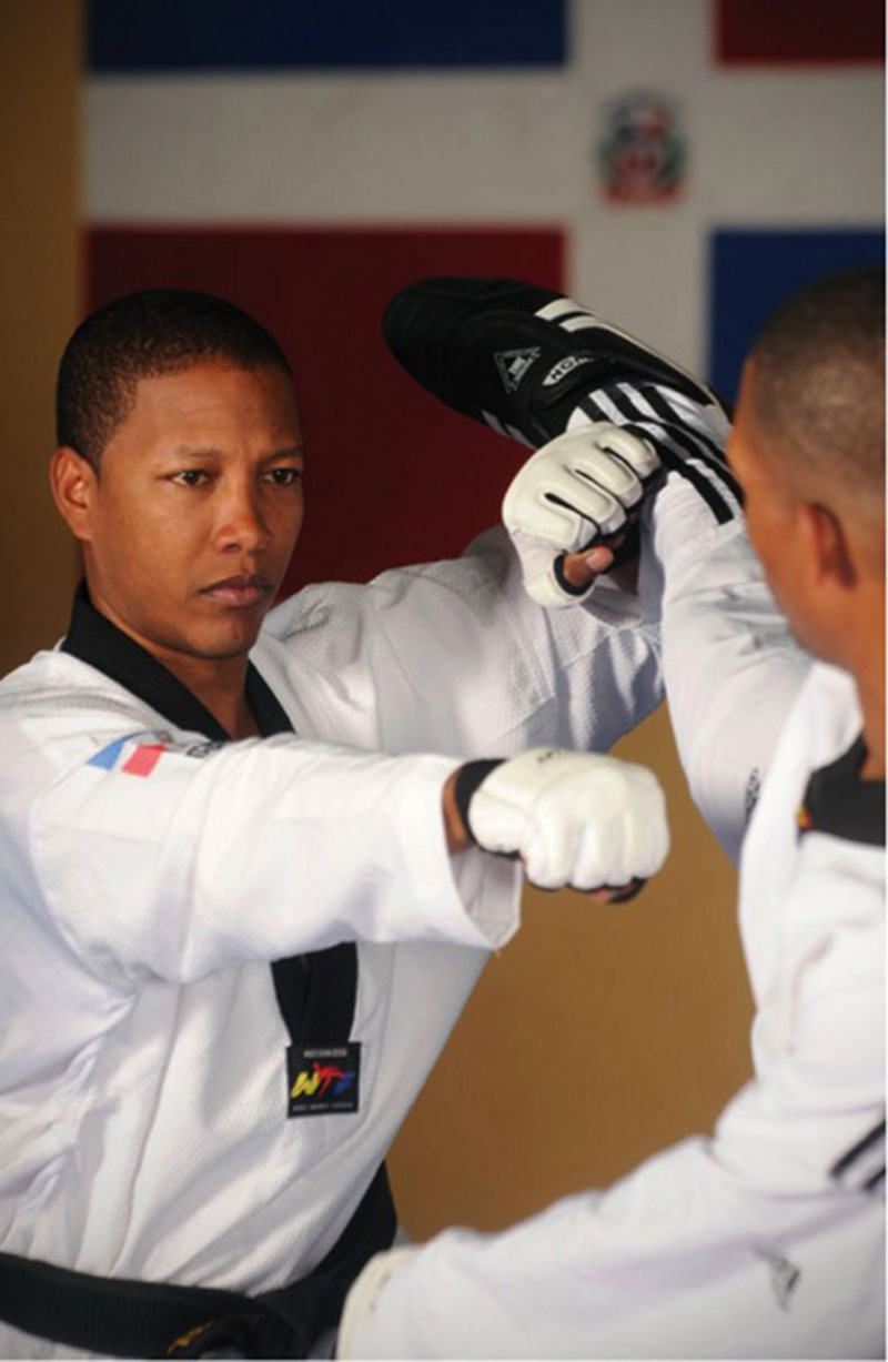 Gabriel Mercedes , Medallista de TKD Imparte Campamento