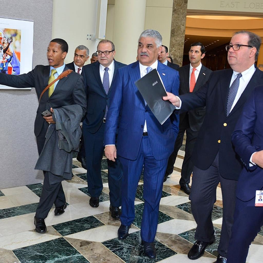 Glorias olímpicas RD llegan al atrio del BID